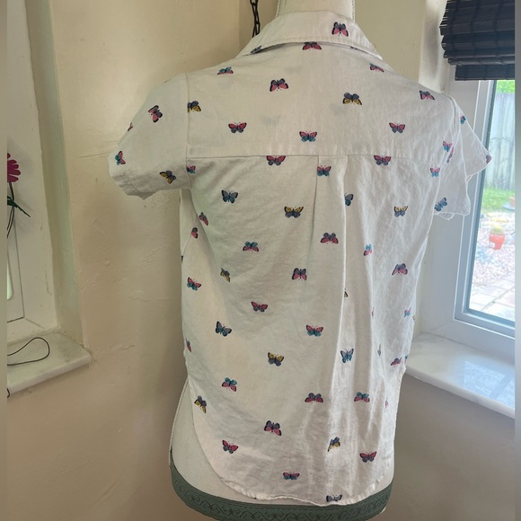 Rae Dunn XS butterfly button down top - Picture 2 of 5